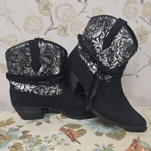 Dingo Black and Silver Ankle Booties